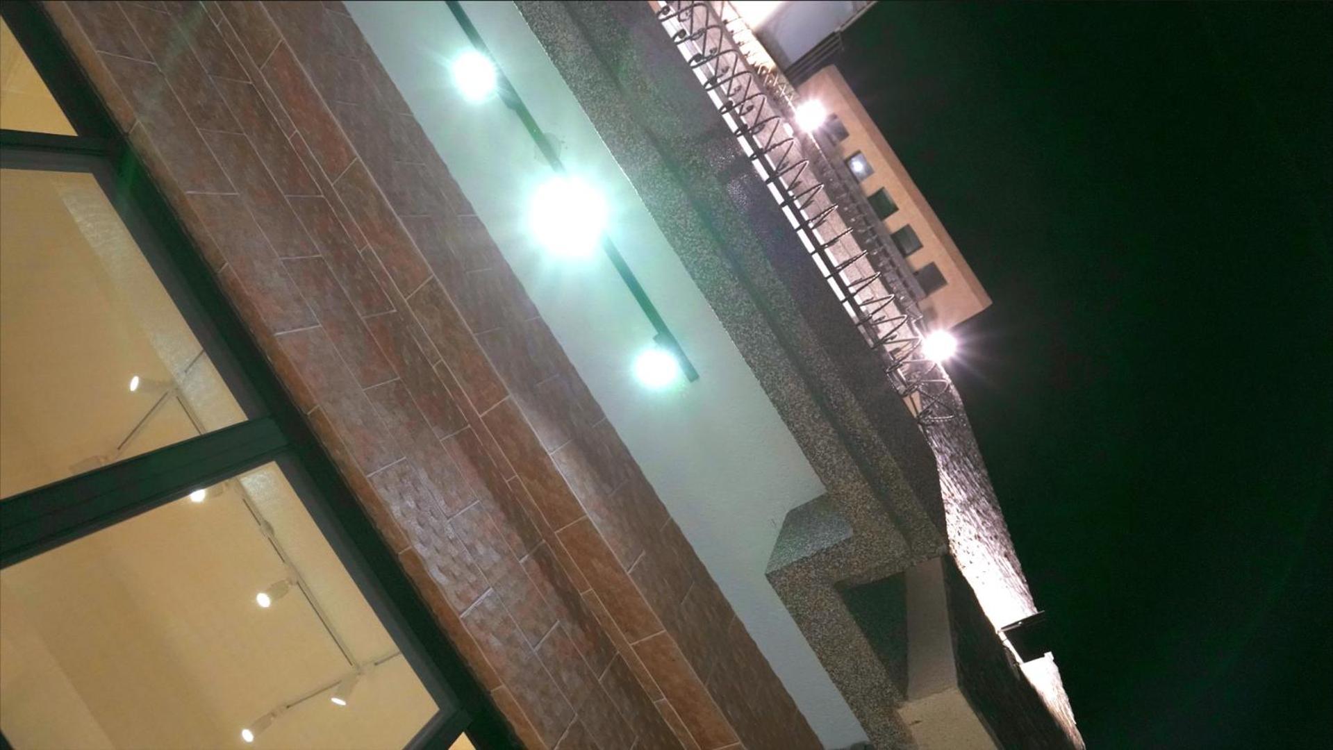 咻咻宿 Xiuxiu 電梯宅 Taitung Exterior photo